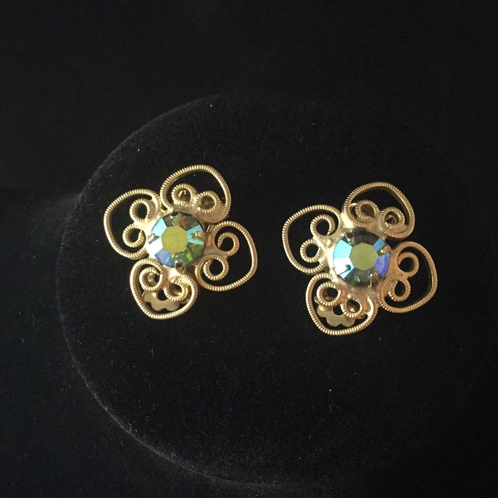 Vintage Clip On Earrings - Picture 1 of 4